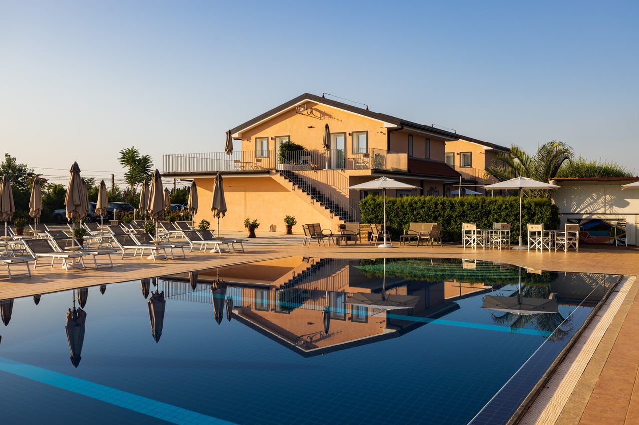 Pool und Sonnenterrasse von Tenuta Ciuri