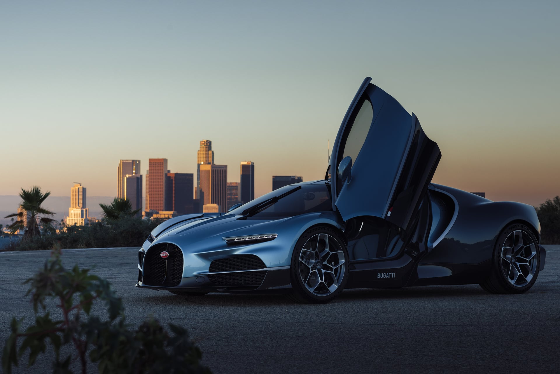 Tourbillon front quarter