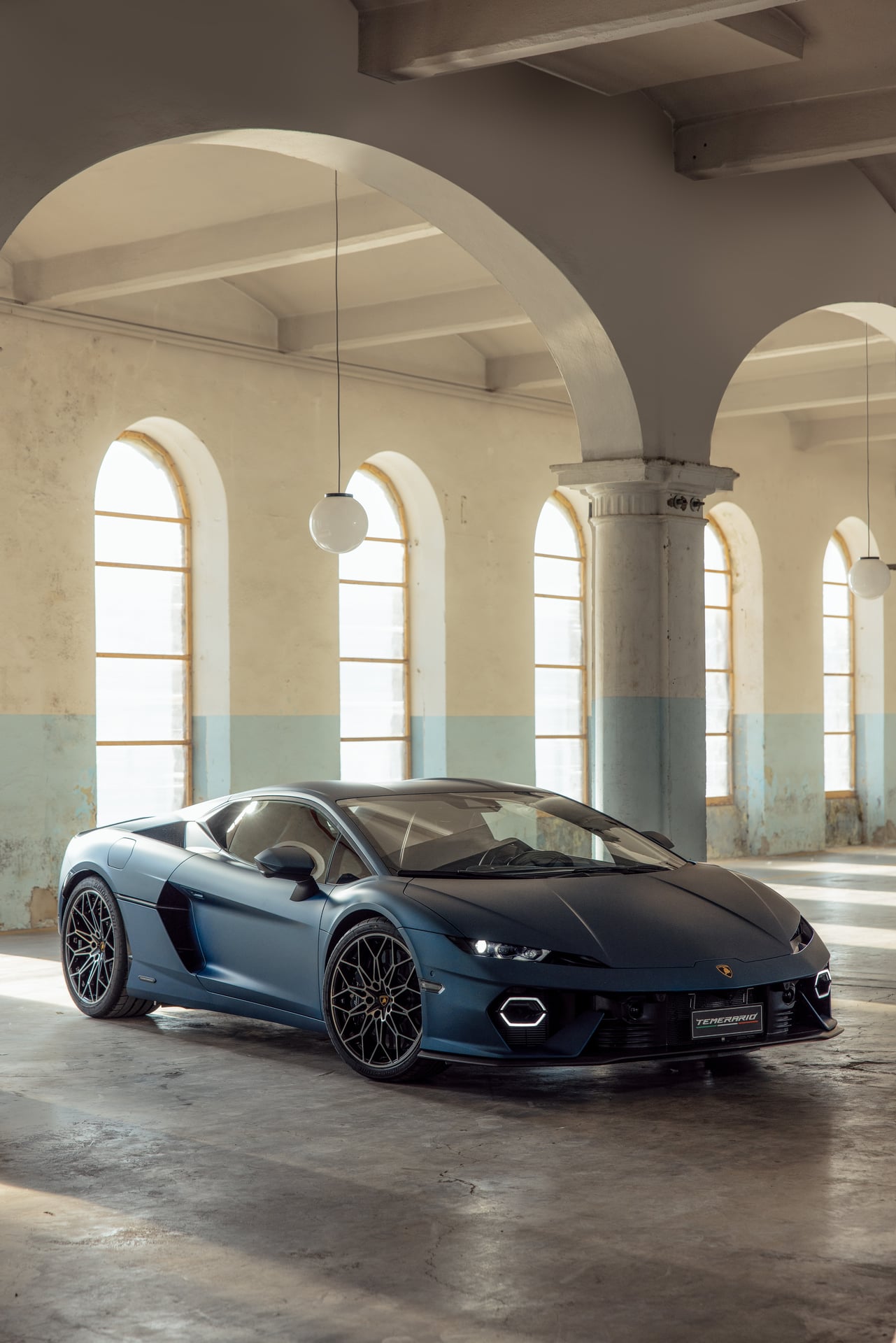 Temerario in archway