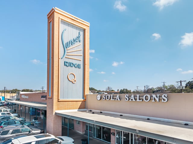 Retail centers — Headwall Investments